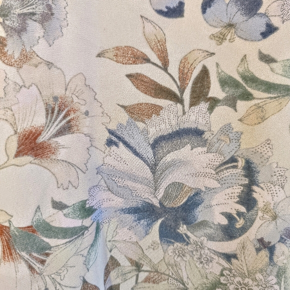 Women's | Rose + Olive | Sleeveless Blouse | LG - Picture 7 of 8